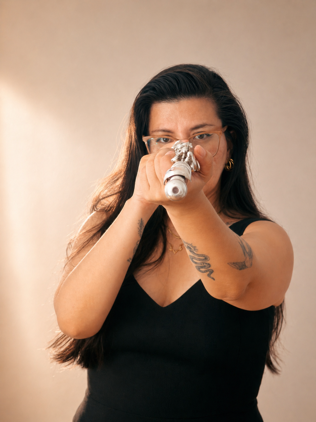 Valentina tocando flauta